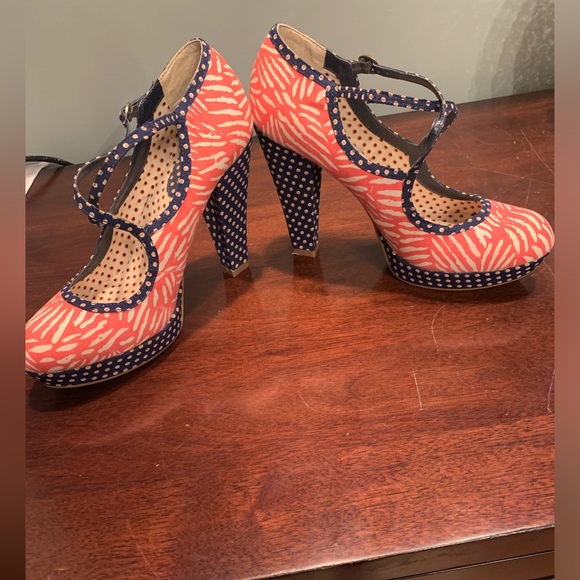 Ruby Shoo melon and navy heels - Picture 3 of 6